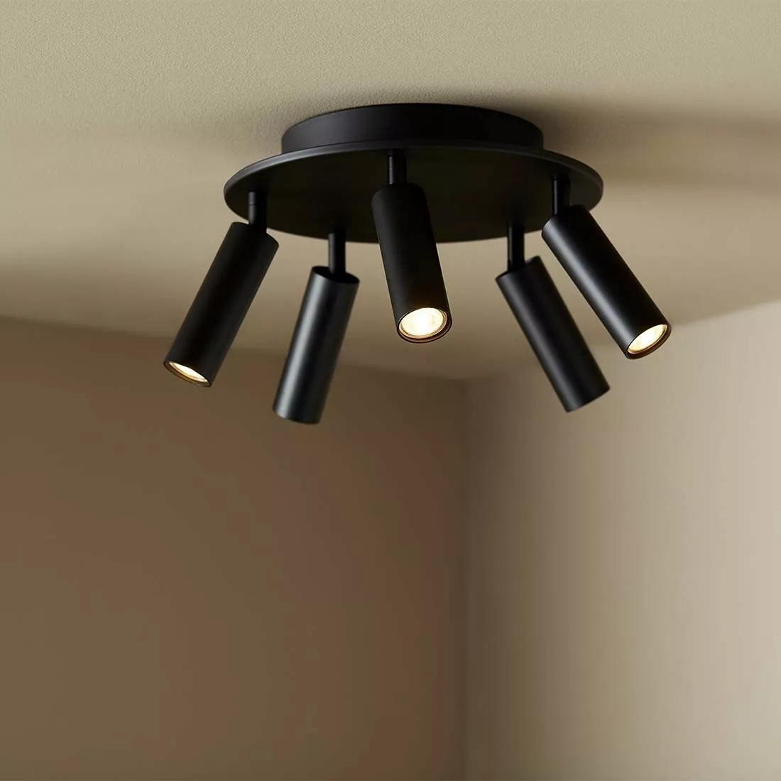 Belid Cato Slim Takspotlight Rondell 5:a Mattsvart 2 Belid Cato Slim Takspotlight Rondell 5:a Mattsvart - Bild 2