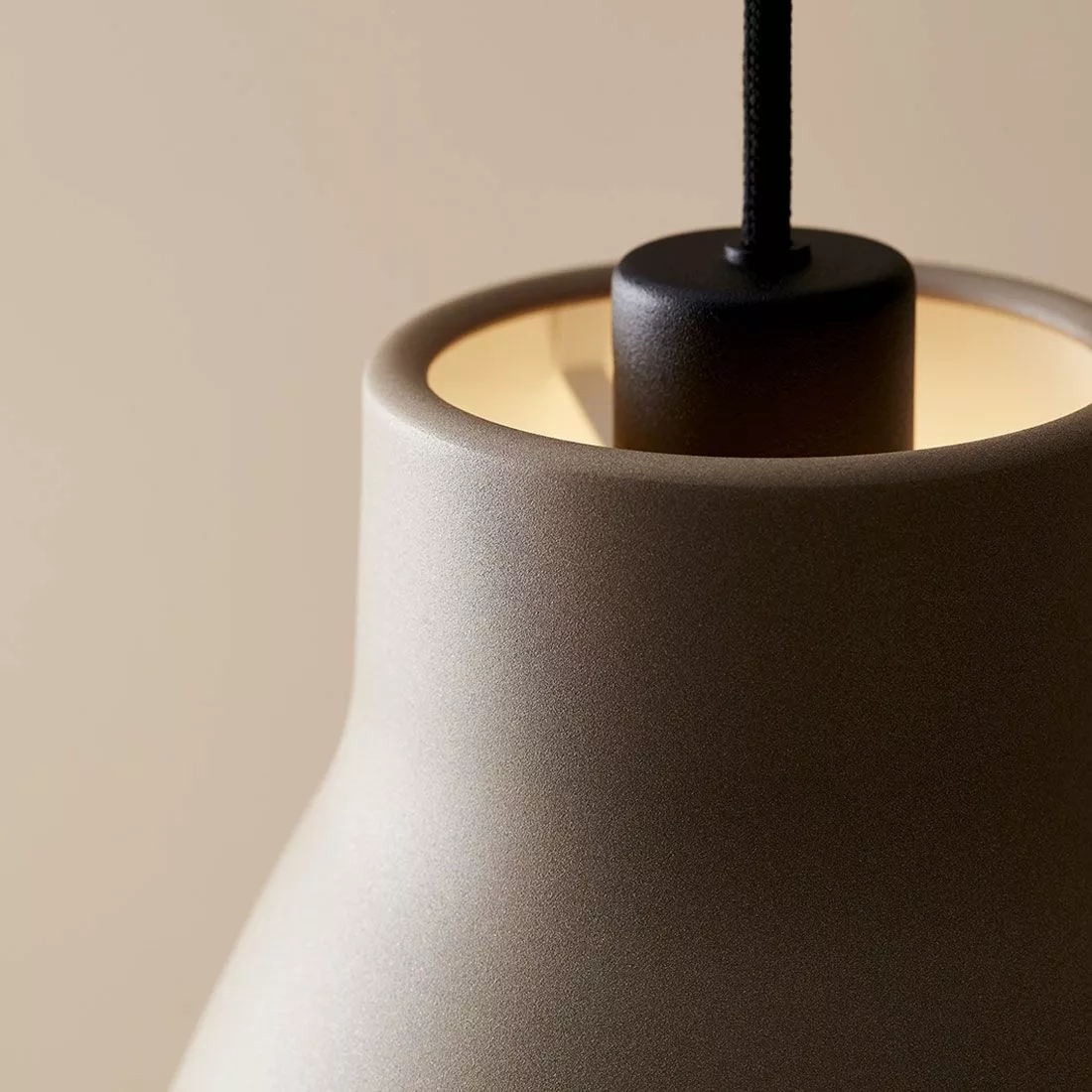 Belid Gong Taklampa 25cm Sand/Svart 3 Belid Gong Taklampa 25cm Sand/Svart - Bild 3