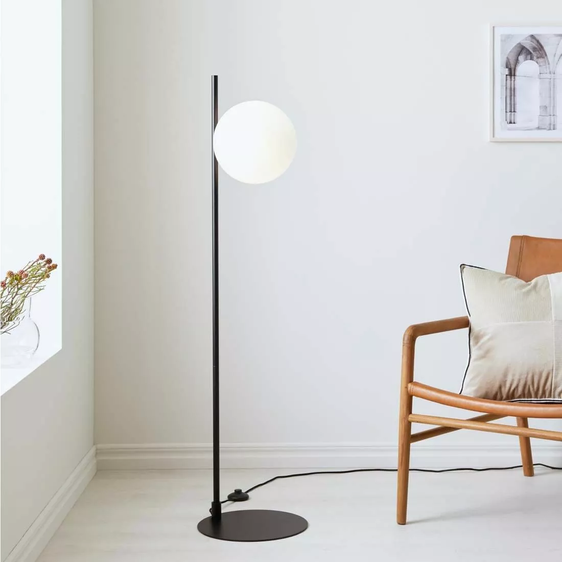 Markslöjd Dione Golvlampa Svart/Vit 2 Markslöjd Dione Golvlampa Svart/Vit - Bild 2