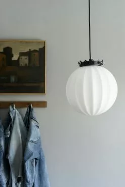 Watt & Veke Karl Filip Svart/Opal 30cm Taklampa -Taklampor affär wattveke karl filip svartopal 30cm taklampa 3